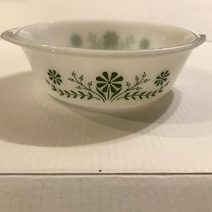 Glassbake Green Daisies  Round 2 Quart Casserole Dish 9”